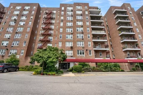 245 Rumsey Rd #2P, Yonkers, NY 10701