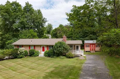 36 Sunrise Dr, Red Hook, NY 12571