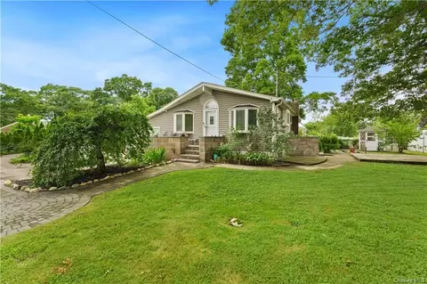 139 Queen St, Bay Shore, NY 11706