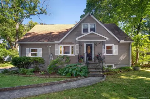 18 Ridgeview Dr, Ossining, NY 10562