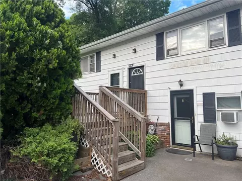 6 Mecca Dr, New Windsor, NY 12577