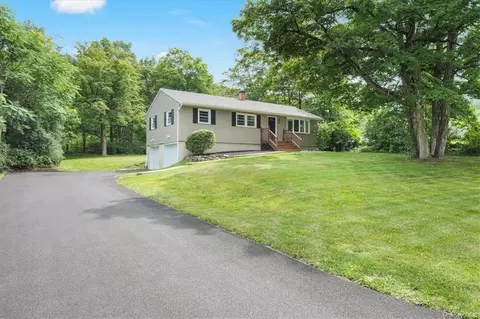 693 Mt Hope Rd, Wallkill, NY 10940