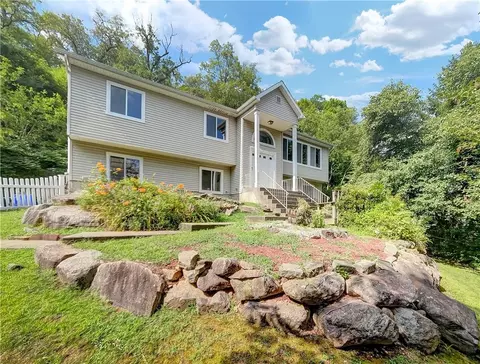 28 Liberty Rock Rd, Ramapo, NY 10974
