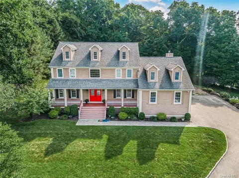 20 Paul Dr, Mahopac, NY 10541