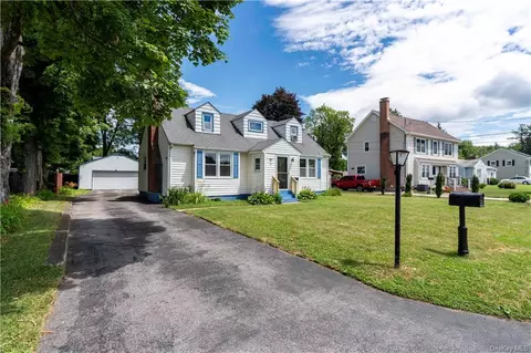 19 Caywood Pl, Hyde Park, NY 12538