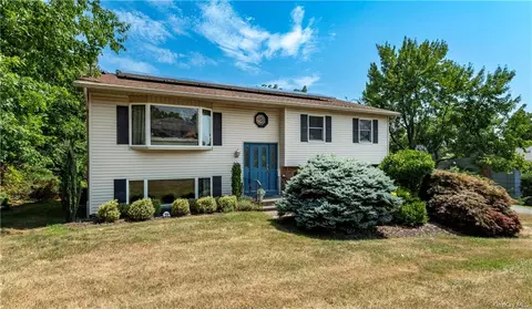 143 Standish Dr, Orangetown, NY 10965