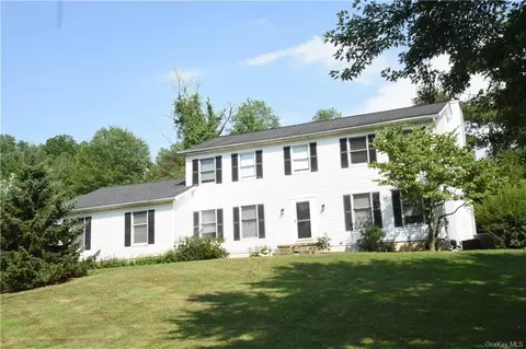 22 Sandi Ln, Fishkill, NY 12524