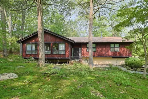 154 Maple Brook Rd, Tuxedo, NY 10987