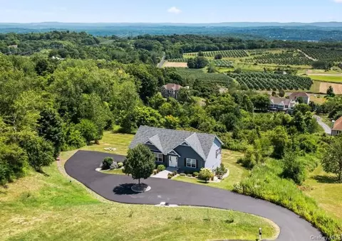 8 Utopian Ct, Newburgh, NY 12550