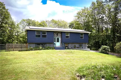 88 Susan Dr, Beekman, NY 12570