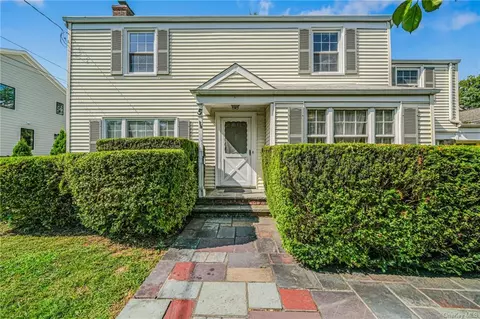 5 Bevan Pl, Eastchester, NY 10709