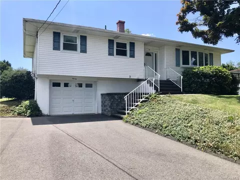 20 De Halve Maen Dr, Stony Point, NY 10980