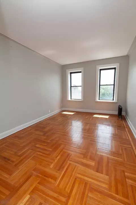 335 E 209th St #20, New York, NY 10467