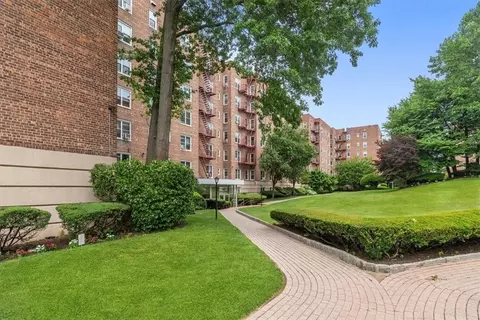 1300 Midland Ave #A40, Yonkers, NY 10704