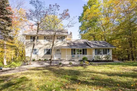 142 Buckberg Mountain Rd, Tomkins Cove, NY 10986