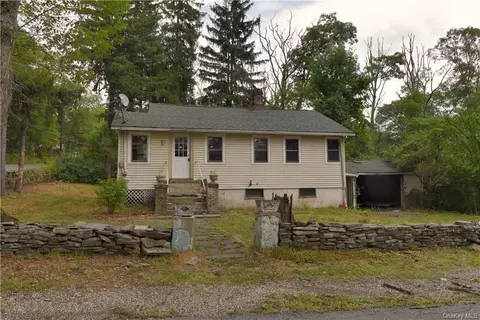 26 Dogwood Rd S, Mamakating, NY 12790