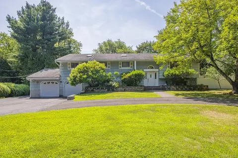 330 Fulle Dr, Clarkstown, NY 10989
