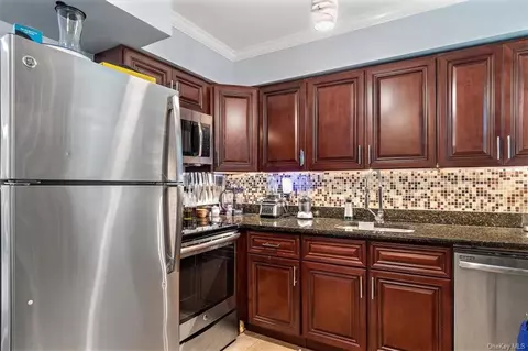 125 N Washington Ave #13, Greenburgh, NY 10530