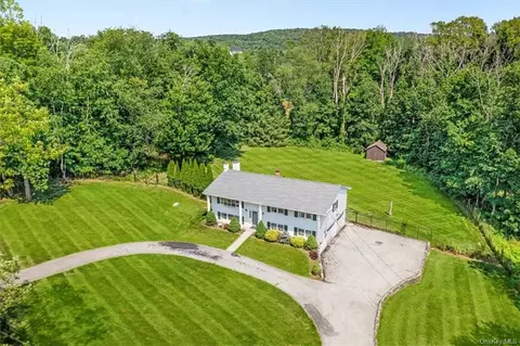 17 Mayfair Rd, Beekman, NY 12570