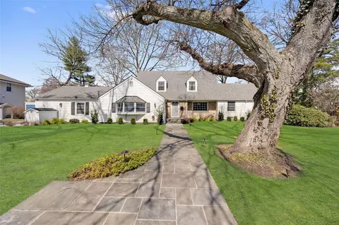 36 Wynmor Rd, Scarsdale, NY 10583
