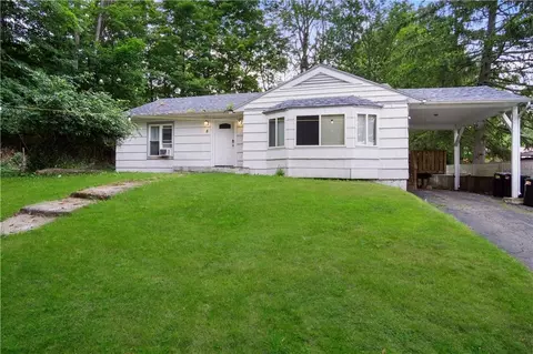 8 Heritage Ln, Thompson, NY 12701