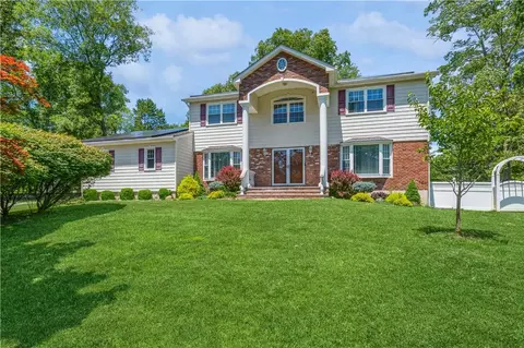 31 Brookline Way, Clarkstown, NY 10956