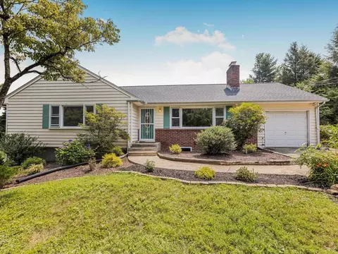 378 Grasslands Rd, Mount Pleasant, NY 10595