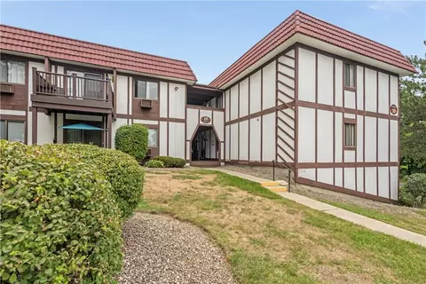 10 Skyline Dr #15, Fishkill, NY 12524