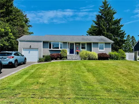 80 Udalia Ct, West Islip, NY 11795