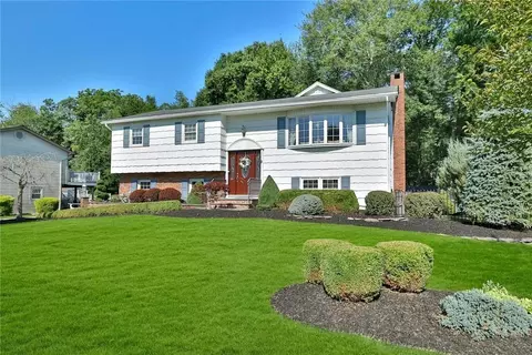6 Castle Ct, Thiells, NY 10984