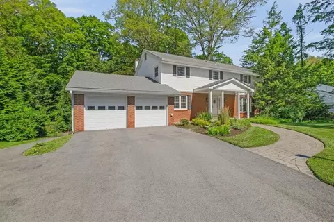 35 Pleasant Ridge Dr, Poughkeepsie, NY 12603