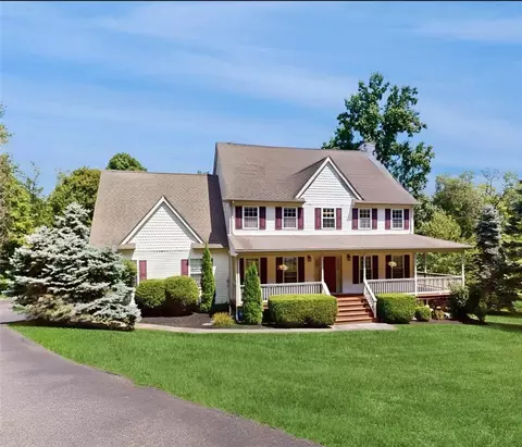 31 Millstream Ct, Pawling, NY 12564