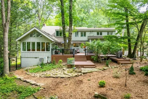 85 Eastwoods Rd, Pound Ridge, NY 10576