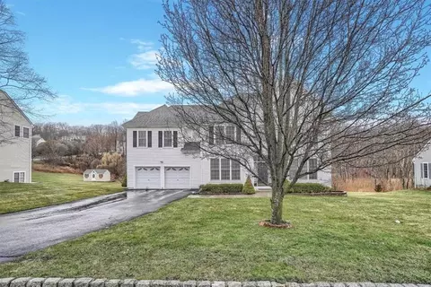 3 Oldwyck Cres, Highland Mills, NY 10930