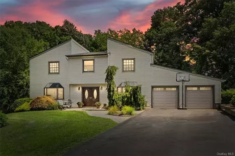 6 Summer Ct, Clarkstown, NY 10954