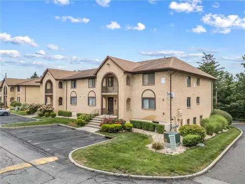 79 Omni Parc Dr, Clarkstown, NY 10954