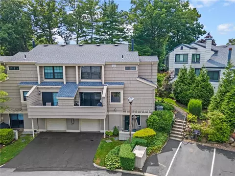 150 Branchwood Ln, Clarkstown, NY 10954