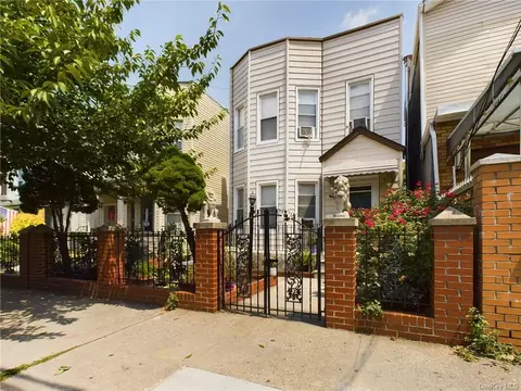 1818 Holland Ave, New York, NY 10462