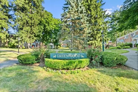 600 Bedford Rd #11, Mount Pleasant, NY 10570