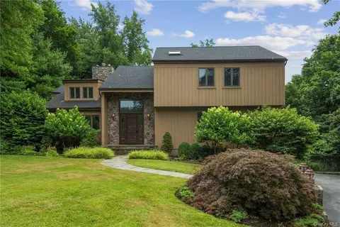 8 Northview Ct, Mount Pleasant, NY 10570