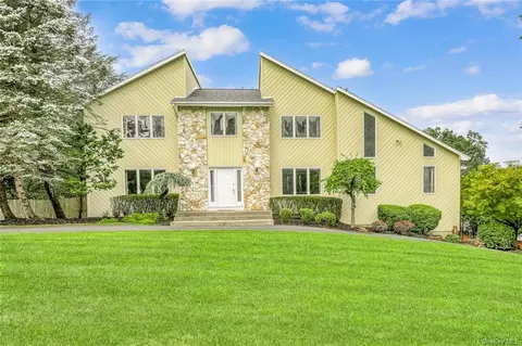 21 Waters Edge, Clarkstown, NY 10920