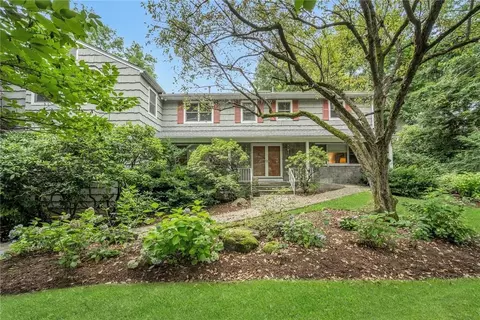 37 Pinehurst Dr, Harrison, NY 10577