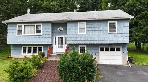 75 Strawtown Rd, Clarkstown, NY 10994