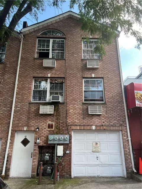 990 Jennings St, New York, NY 10459