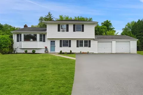 1295 Edcris Rd, Yorktown, NY 10598