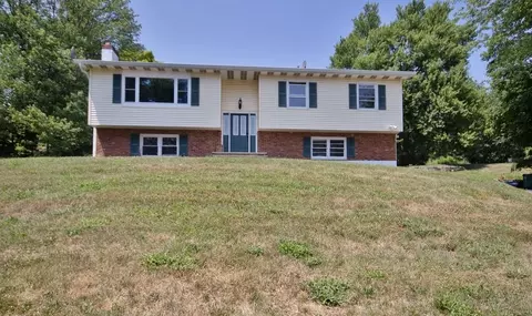 21 Penn St, Fishkill, NY 12524