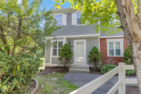 801 Twin Brook Ct, Carmel Hamlet, NY 10512