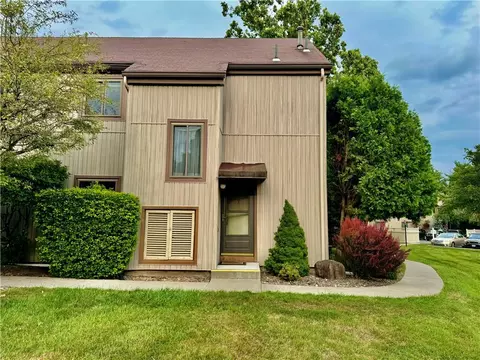 19 Sycamore Dr, Middletown, NY 10940