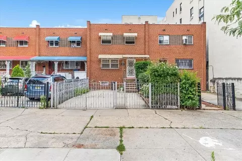 912 Tiffany St, New York, NY 10459