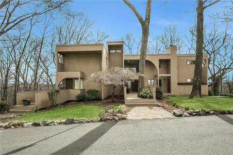 13 Summit Ter, Greenburgh, NY 10522